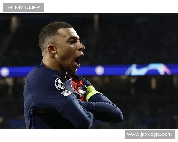 足球明星怒火中烧瞬间回顾激情四溢的赛场爆炸时刻与精彩表现