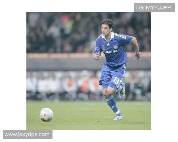 足球场上的三号传奇球星盘点与他们的辉煌故事 足球场上的三号传奇球星盘点与他们的辉煌故事