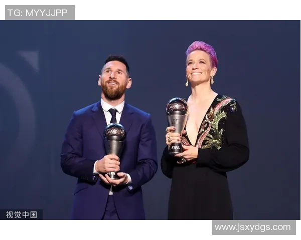 世界足球明星如何用爱与行动回馈粉丝的热情与支持