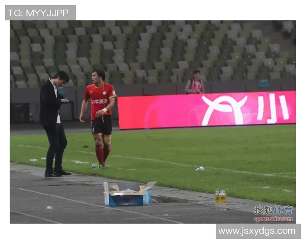 新疆队与青岛队激战正酣比赛结果引发球迷热议与期待 新疆队与青岛队激战正酣比赛结果引发球迷热议与期待